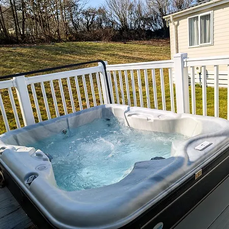 Wallows With Private Hot Tub ホリデーパーク